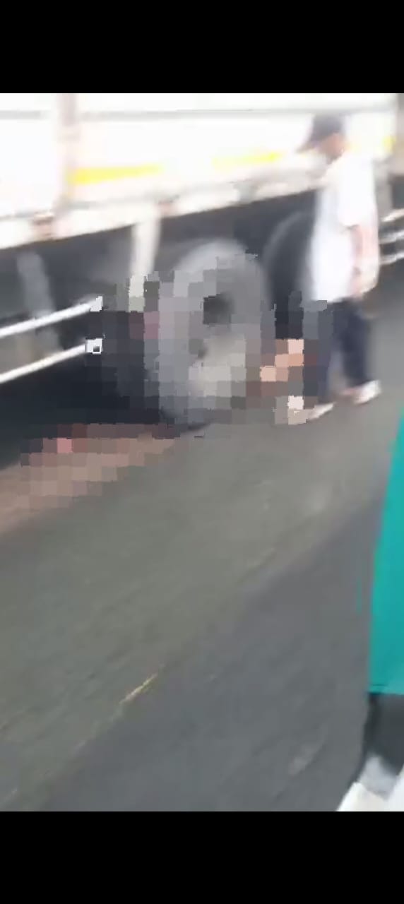Gagal Nyalip, Pemotor Wanita Tewas Terlindas Truk di Sukabumi
